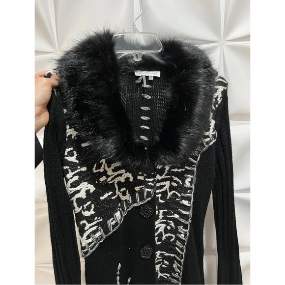 Keren Hart Sz M Long Duster Sweater Cardigan Black Faux Fur Collar NEW - Picture 11 of 12